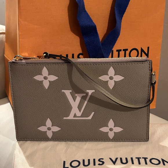 Louis Vuitton GIANT BiColor Wristlet/Pouchette/Chain Bag TURTLE DOVE/PASTEL PINK - Picture 12 of 16